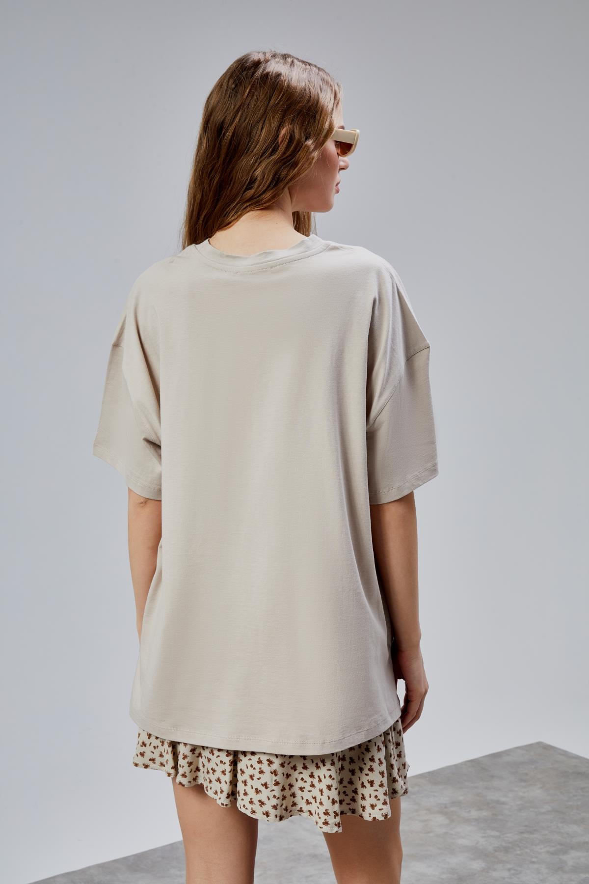 Kadın Bisiklet Yaka Pamuklu Oversize Düz Basic Bej Tişört 