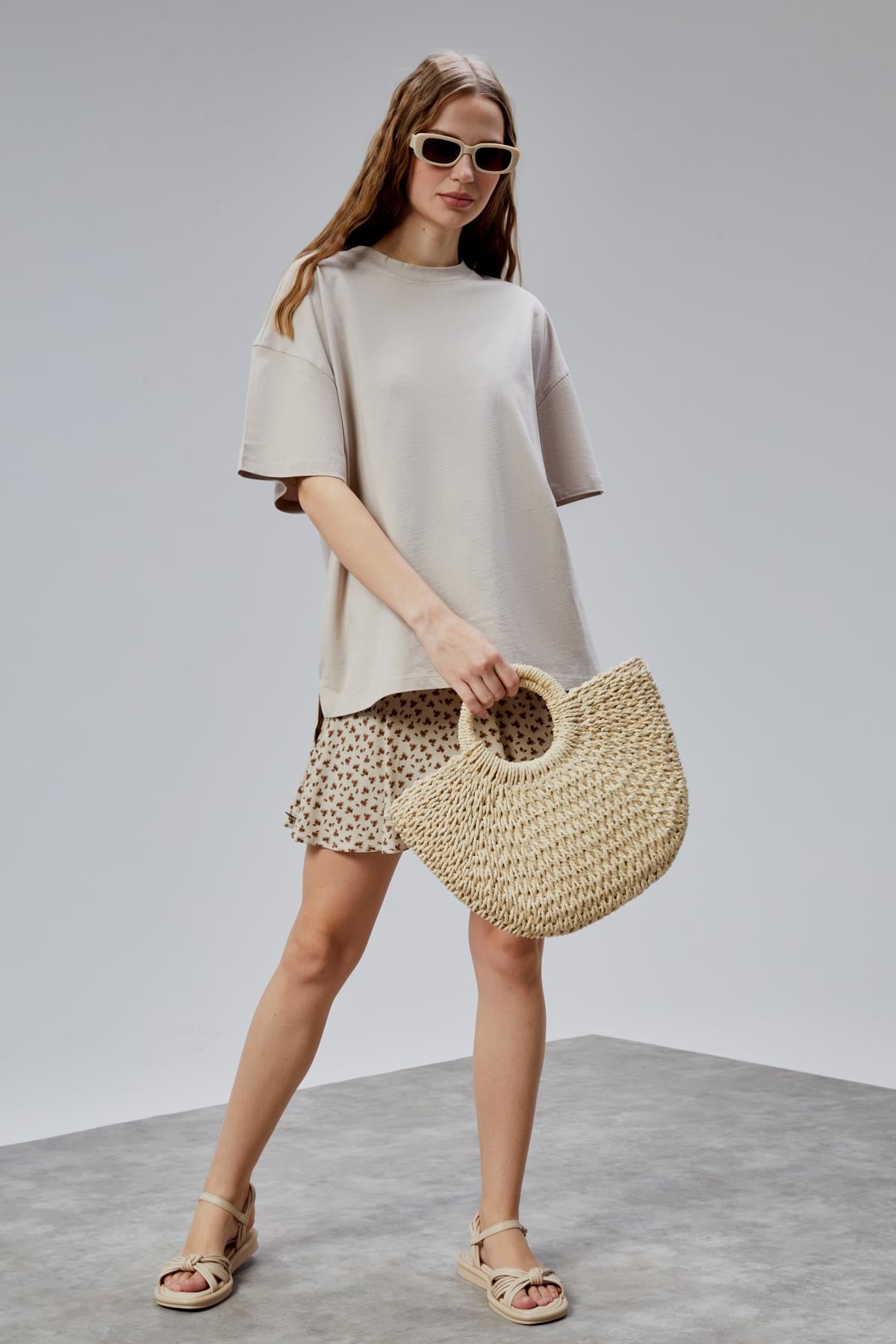 Kadın Bisiklet Yaka Pamuklu Oversize Düz Basic Bej Tişört 