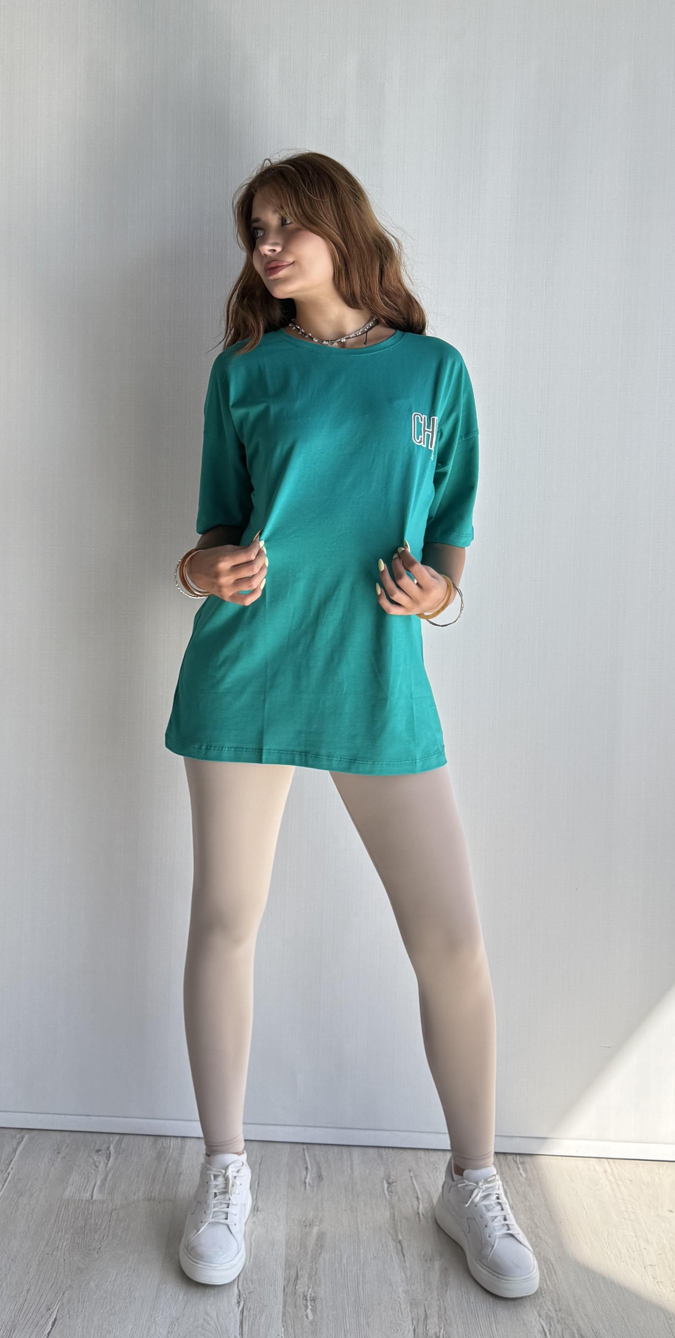 Kadın Bisiklet Yaka Sırt Nakış Detaylı Oversize Mint Tişört