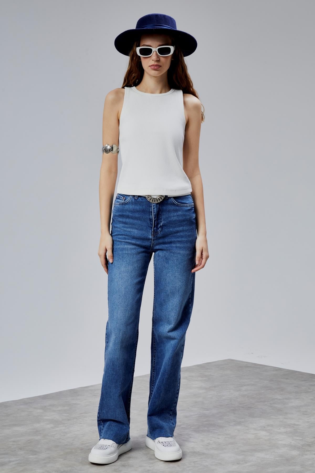 Kadın Halter Yaka Kolsuz Ekru Basic Crop Bluz