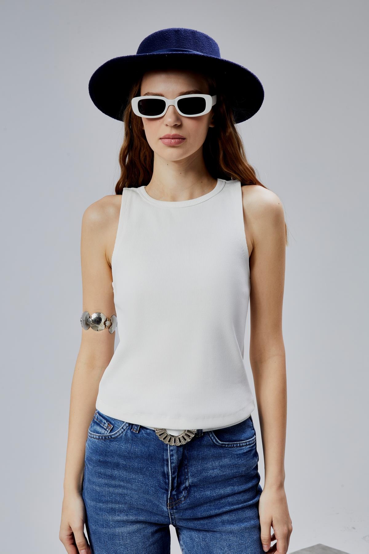 Kadın Halter Yaka Kolsuz Ekru Basic Crop Bluz