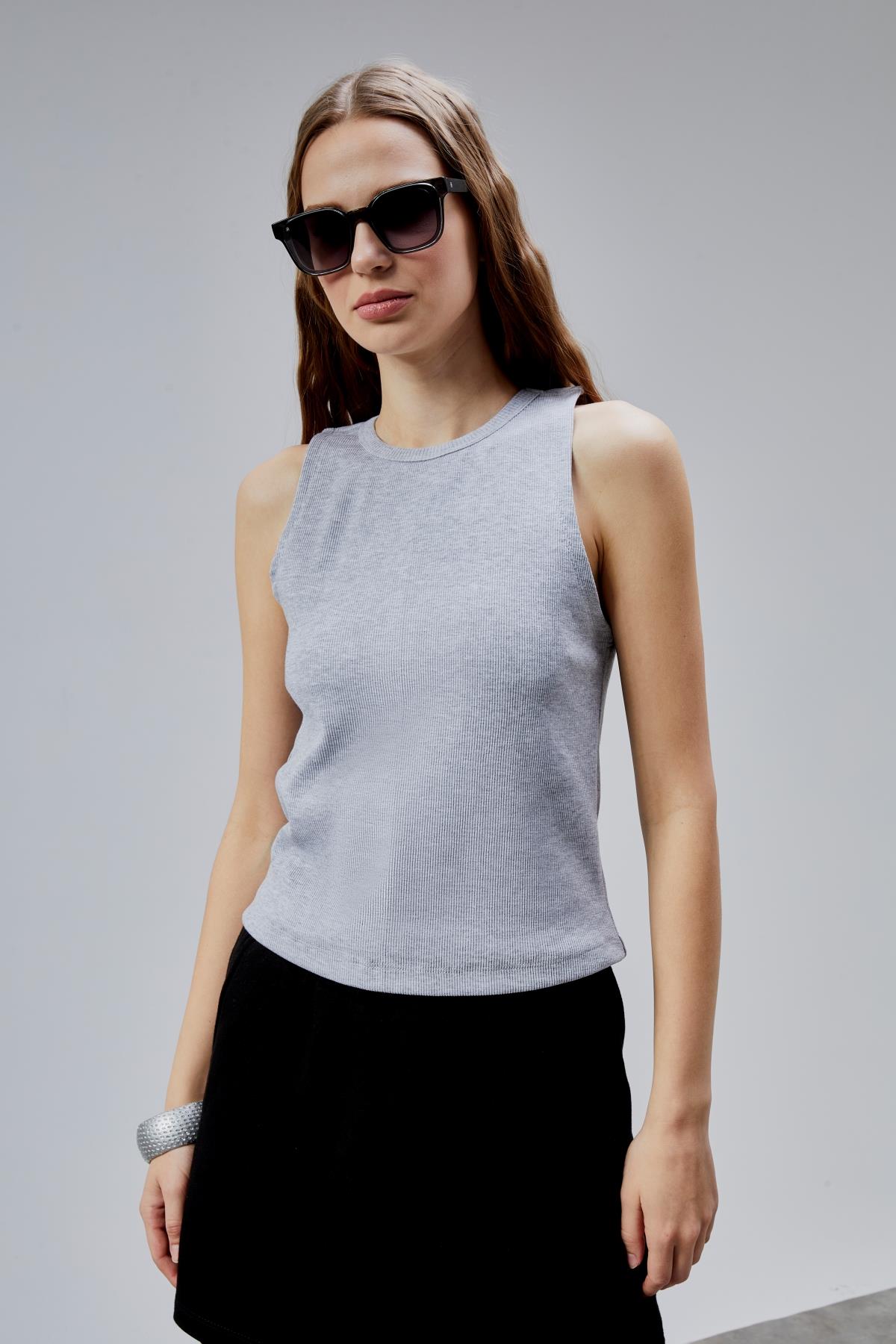Kadın Halter Yaka Kolsuz Gri Basic Crop Bluz