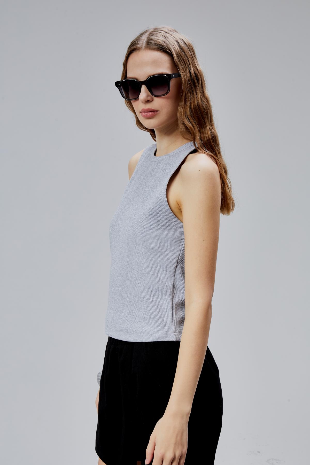 Kadın Halter Yaka Kolsuz Gri Basic Crop Bluz