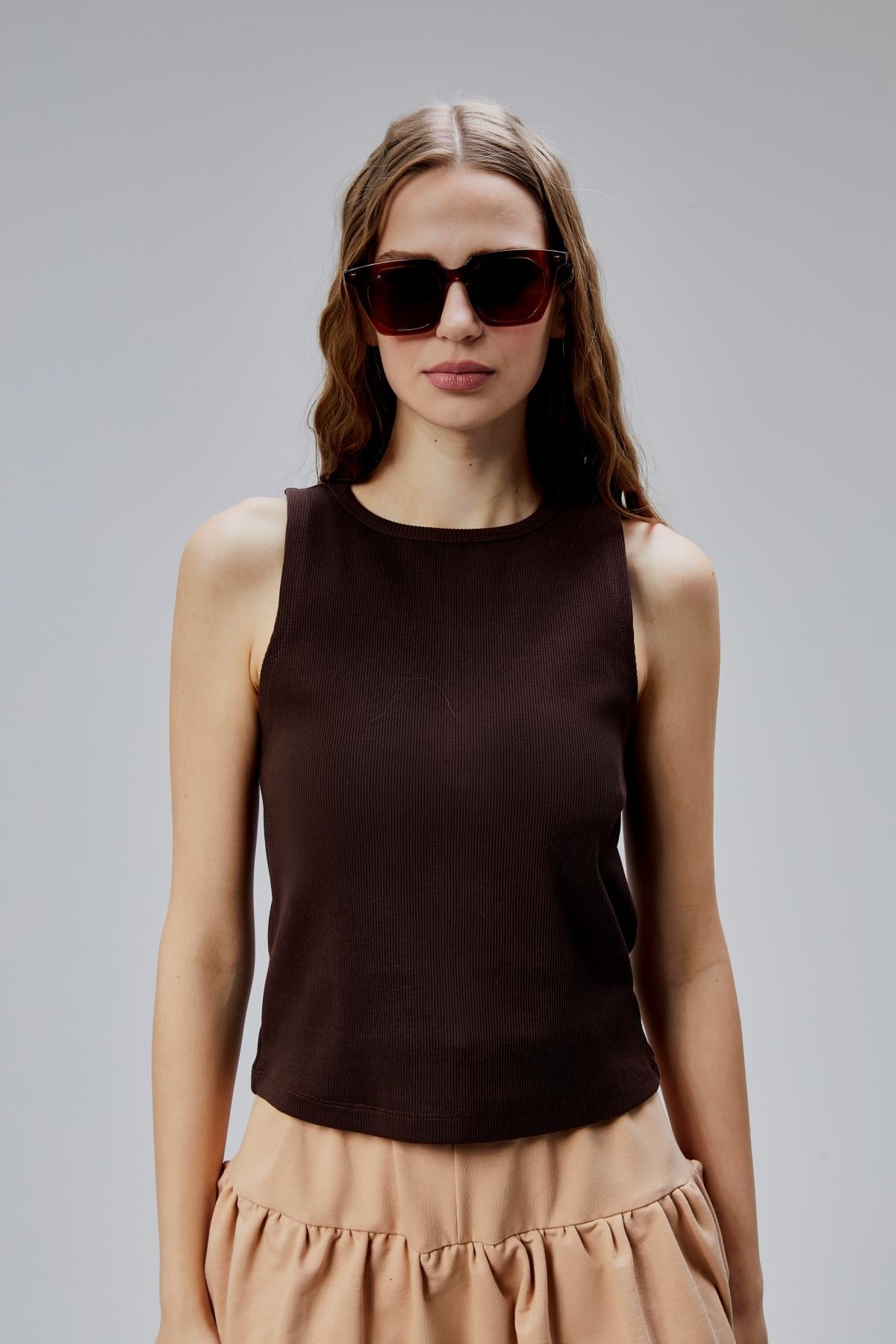 Kadın Halter Yaka Kolsuz Kahve Basic Crop Bluz