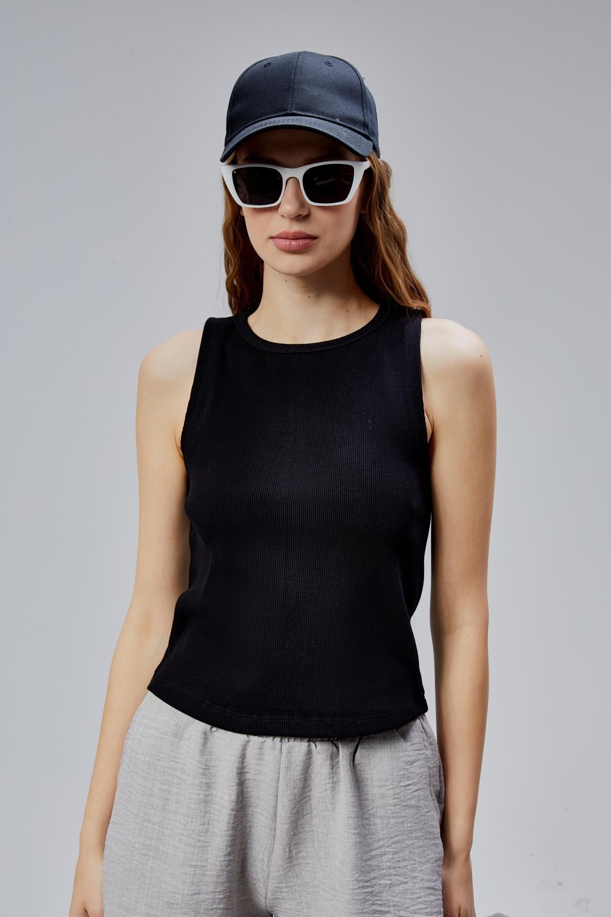 Kadın Halter Yaka Kolsuz Siyah Basic Crop Bluz