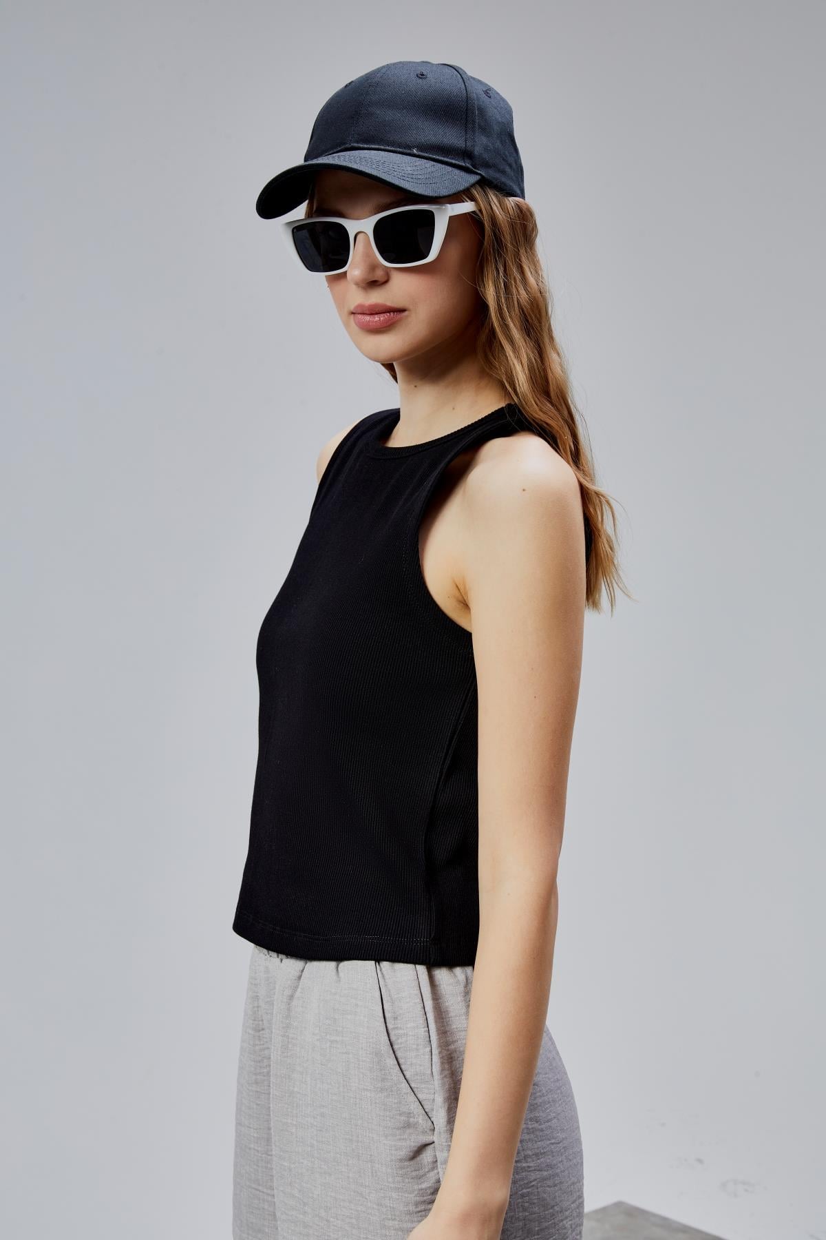 Kadın Halter Yaka Kolsuz Siyah Basic Crop Bluz