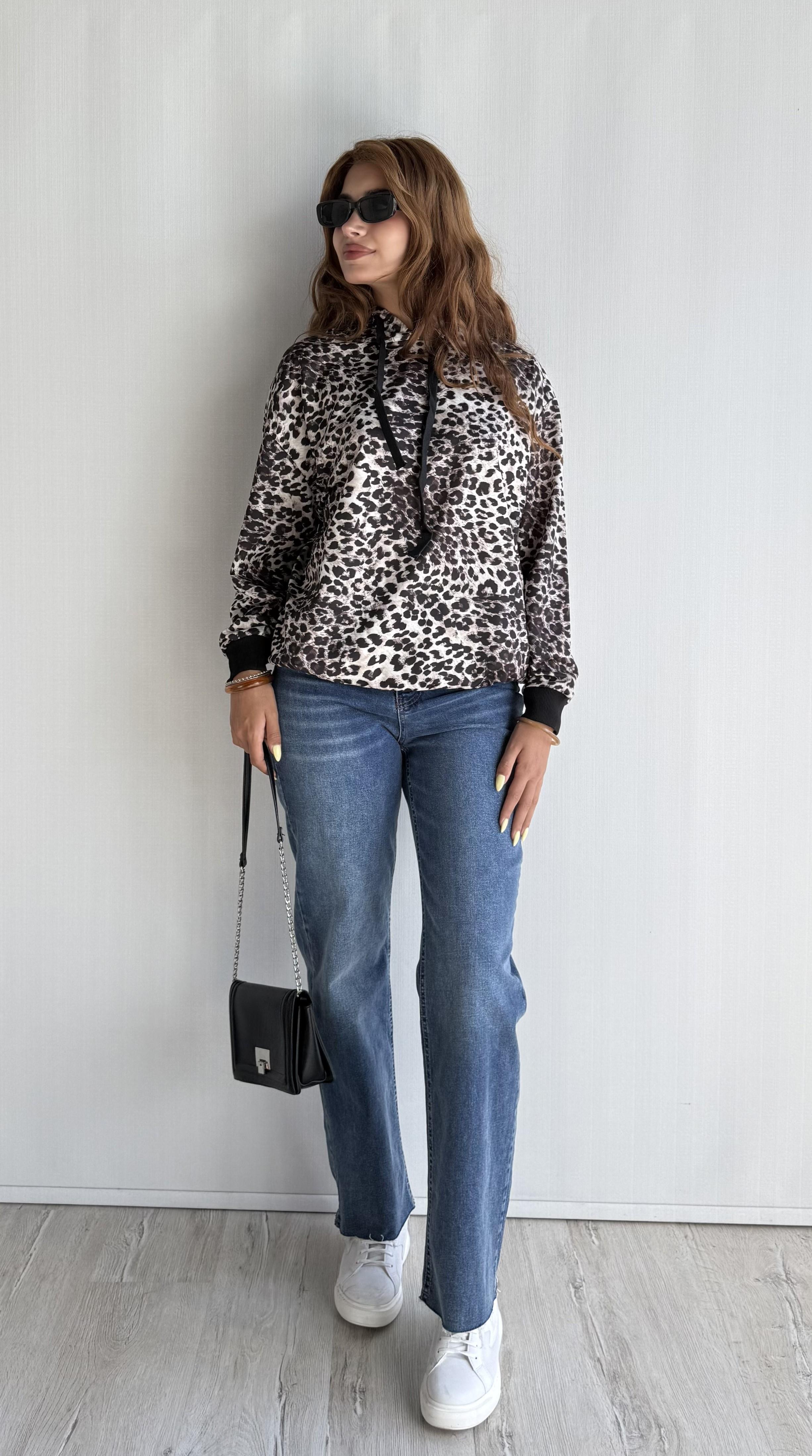 Kadın Kapüşonlu Kanguru Cepli Leopar Desenli Uzun Kol Oversize Sweatshirt 