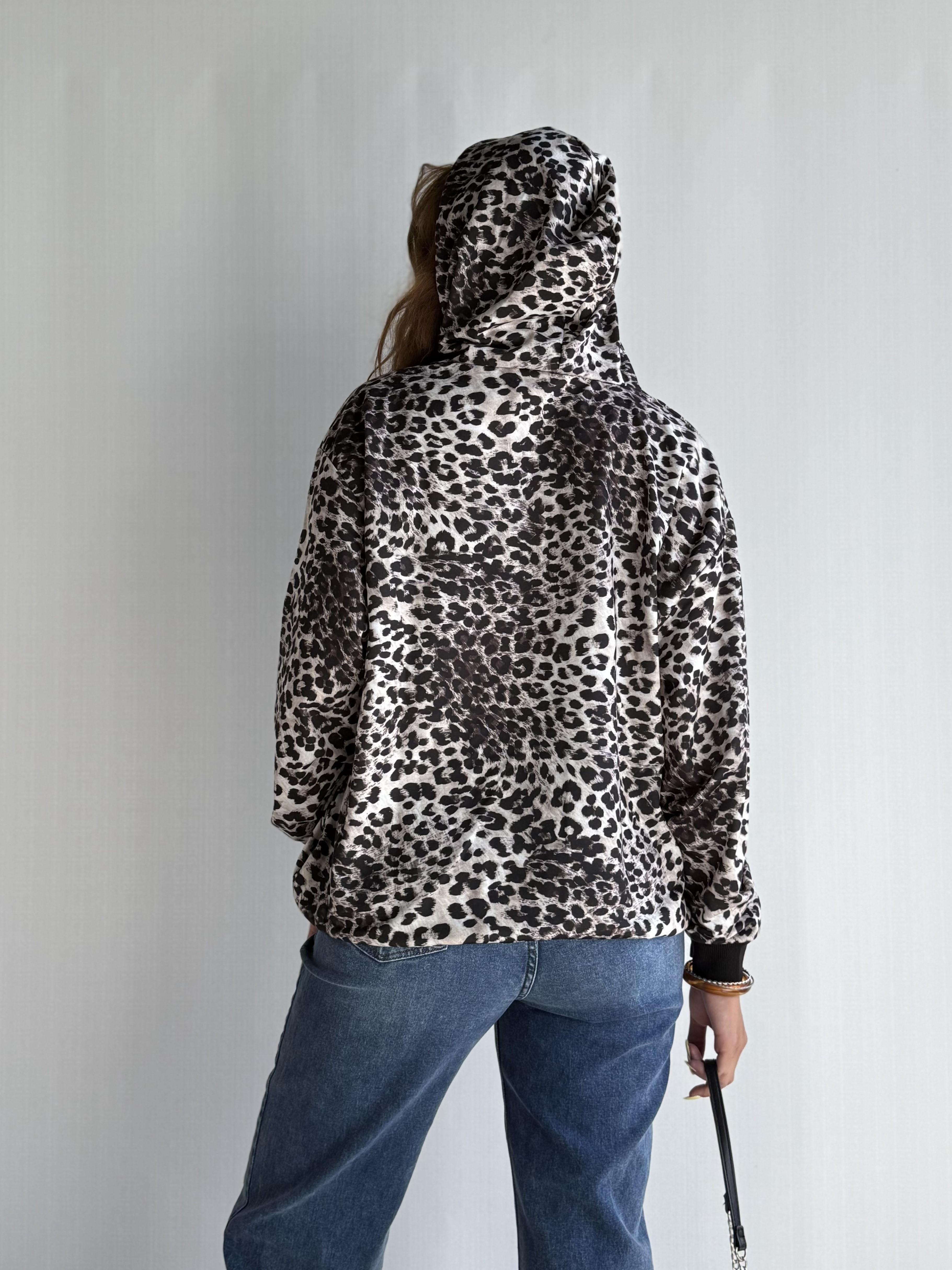 Kadın Kapüşonlu Kanguru Cepli Leopar Desenli Uzun Kol Oversize Sweatshirt 