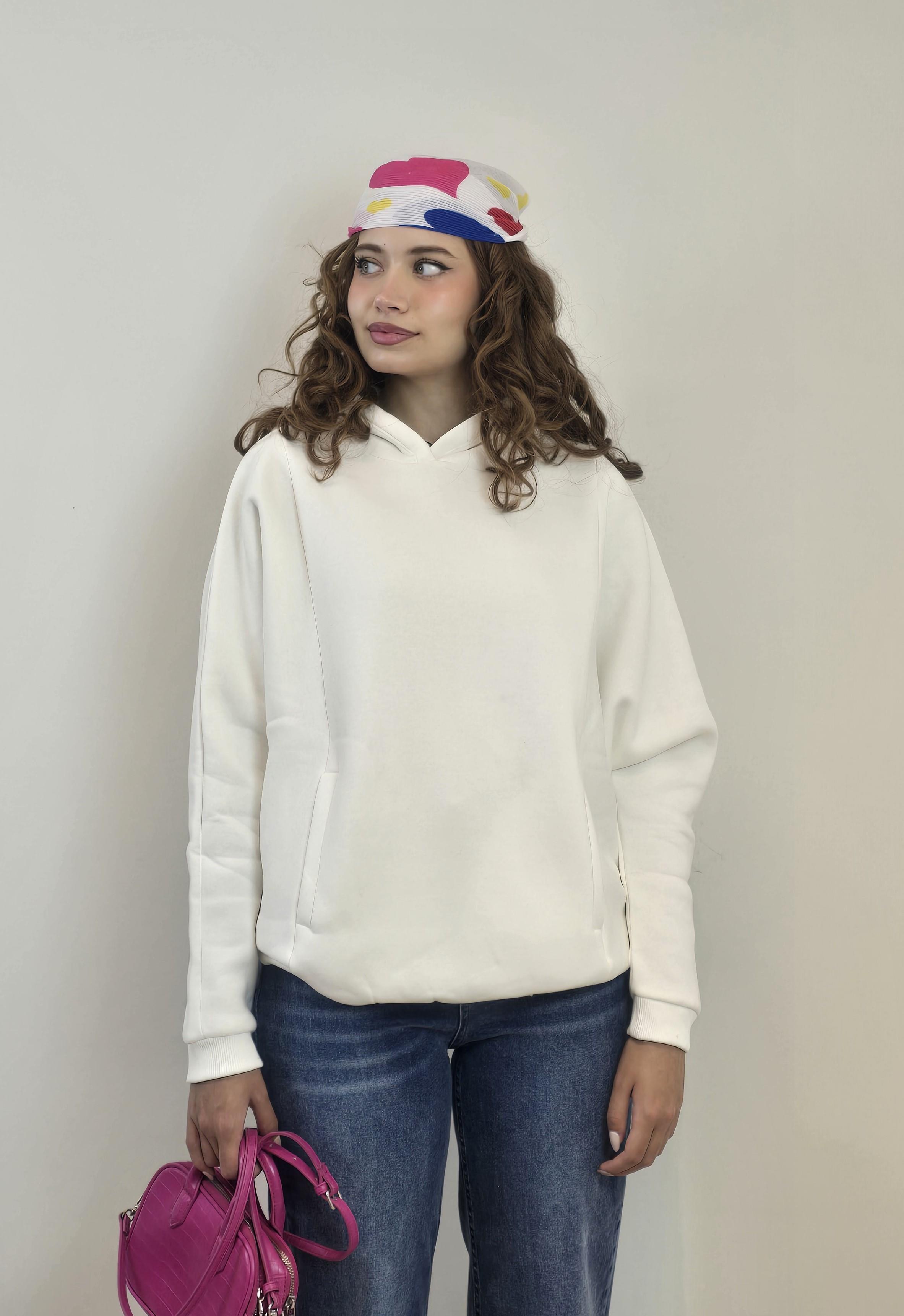 Kadın Kapüşonlu Kanguru Cepli Uzun Kol Oversize Beyaz Sweatshirt