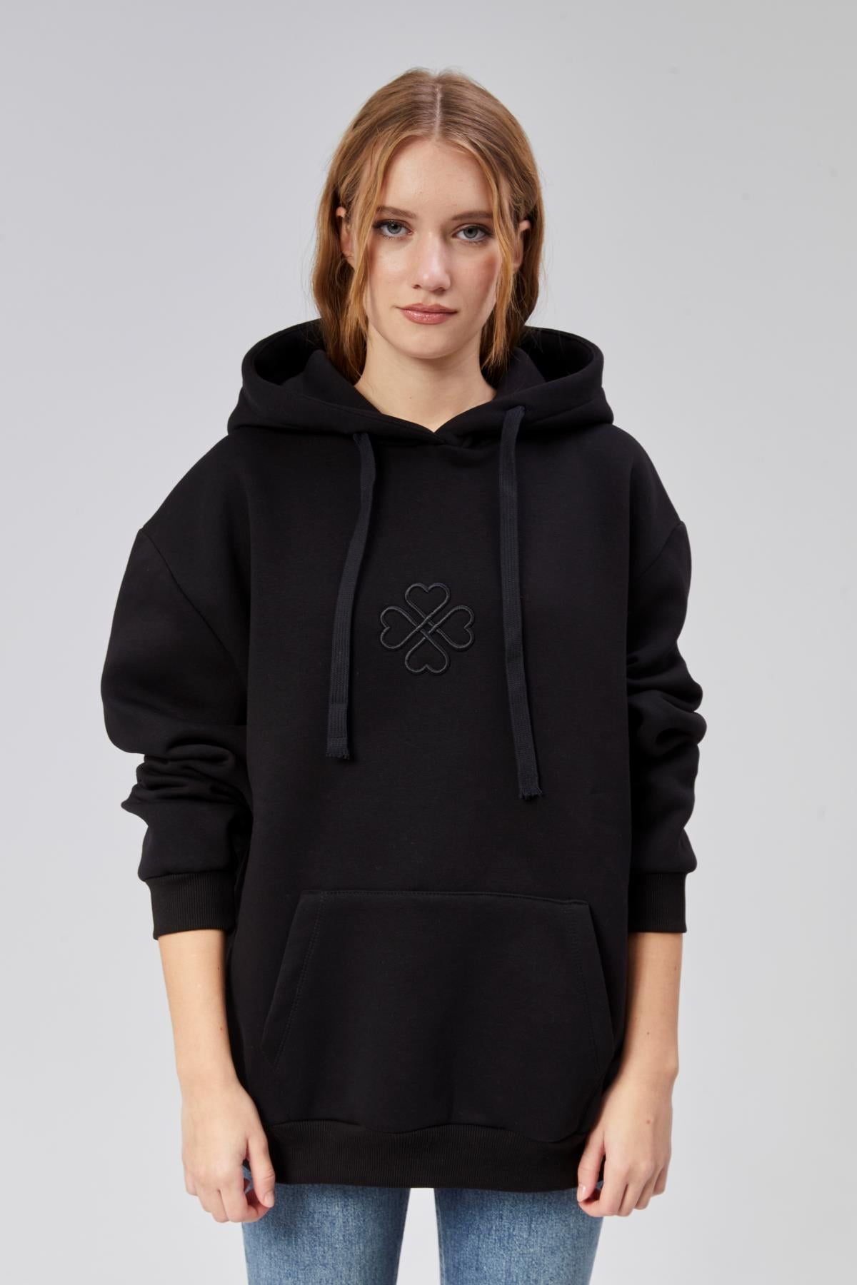 Kadın Kapüşonlu Nakış Baskı Detaylı Kanguru Cepli Uzun Kol Oversize Siyah Sweatshirt