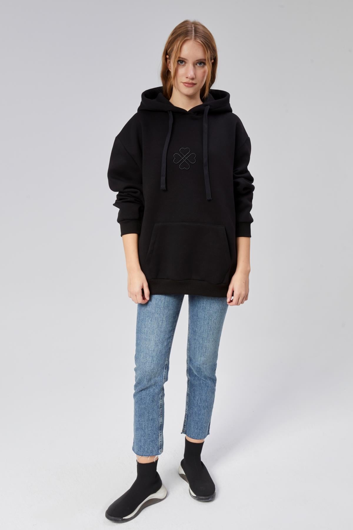 Kadın Kapüşonlu Nakış Baskı Detaylı Kanguru Cepli Uzun Kol Oversize Siyah Sweatshirt