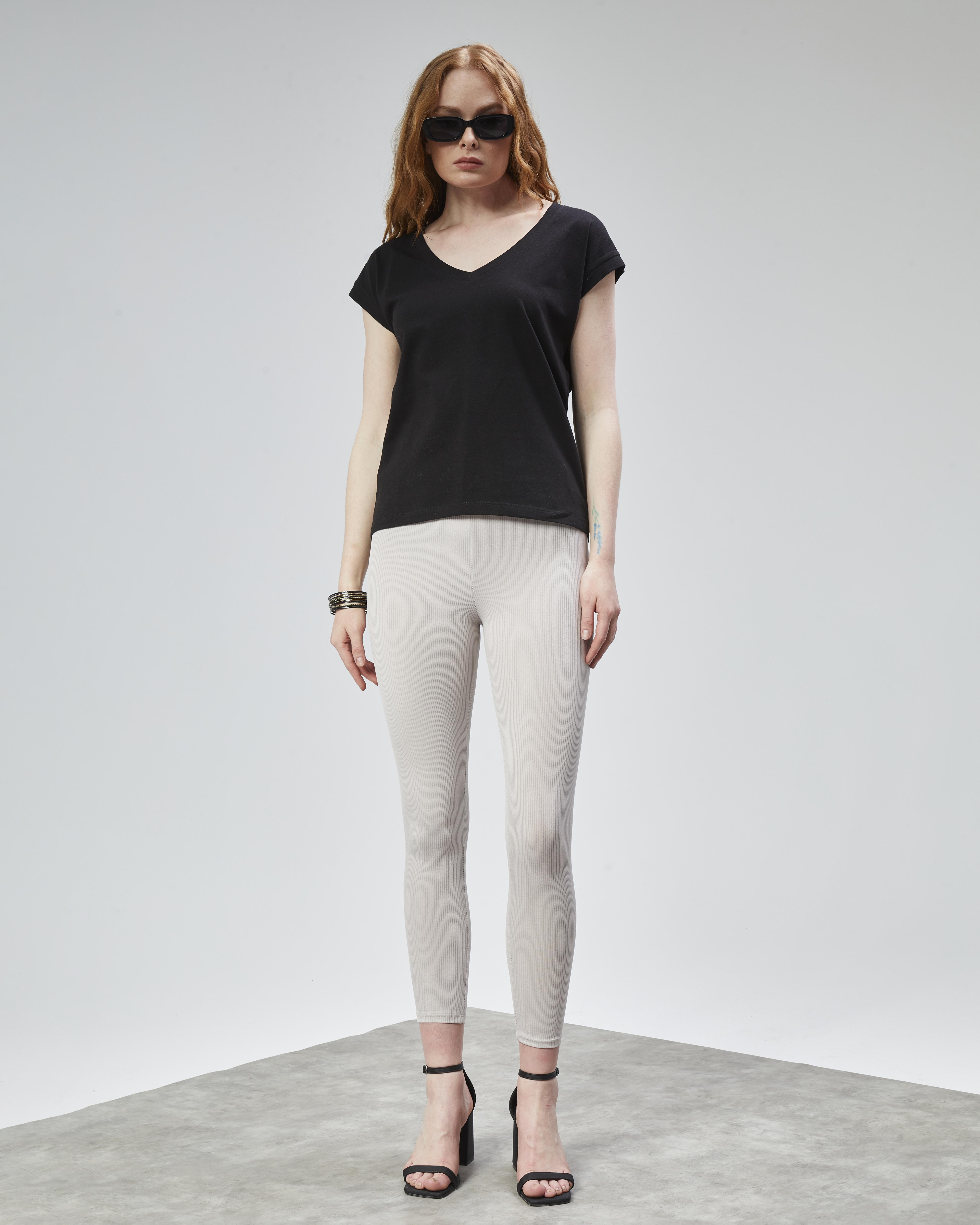 Kadın V Yaka Kısa Kol Düz Basic Siyah Tişört