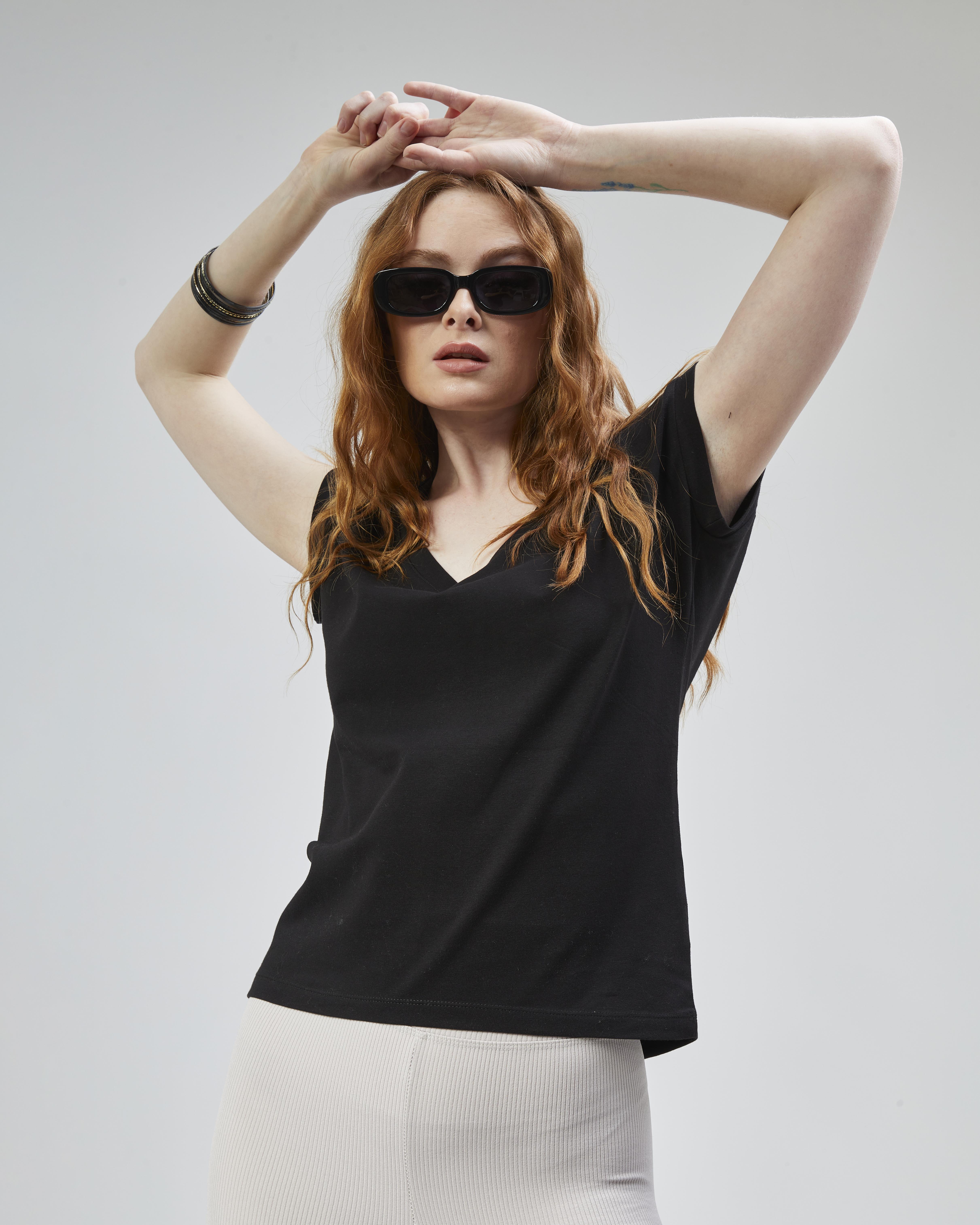 Kadın V Yaka Kısa Kol Düz Basic Siyah Tişört