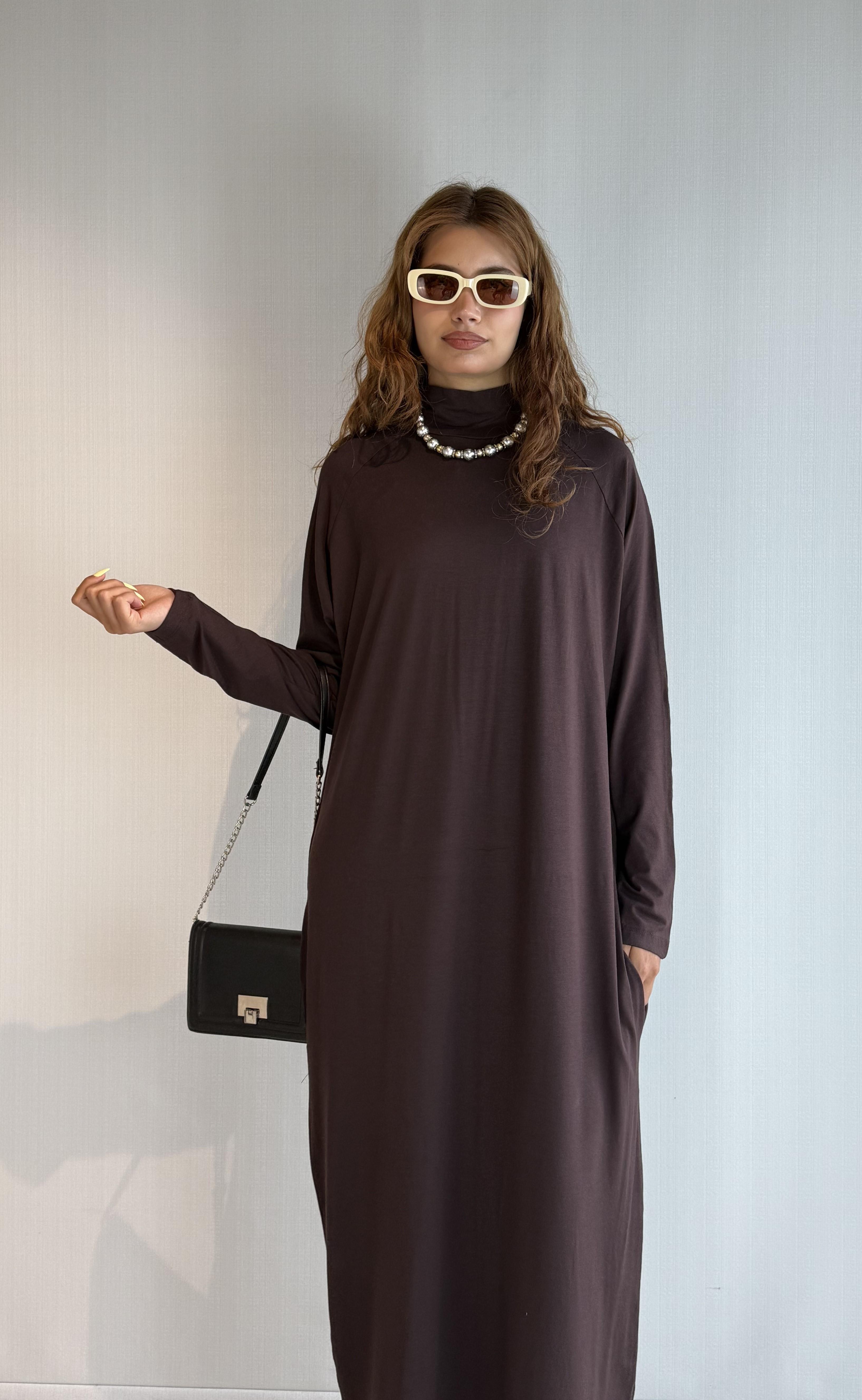 Kadın Yarım Balıkçı Yaka Uzun Kol Oversize Midi Boy Kahverengi Elbise 