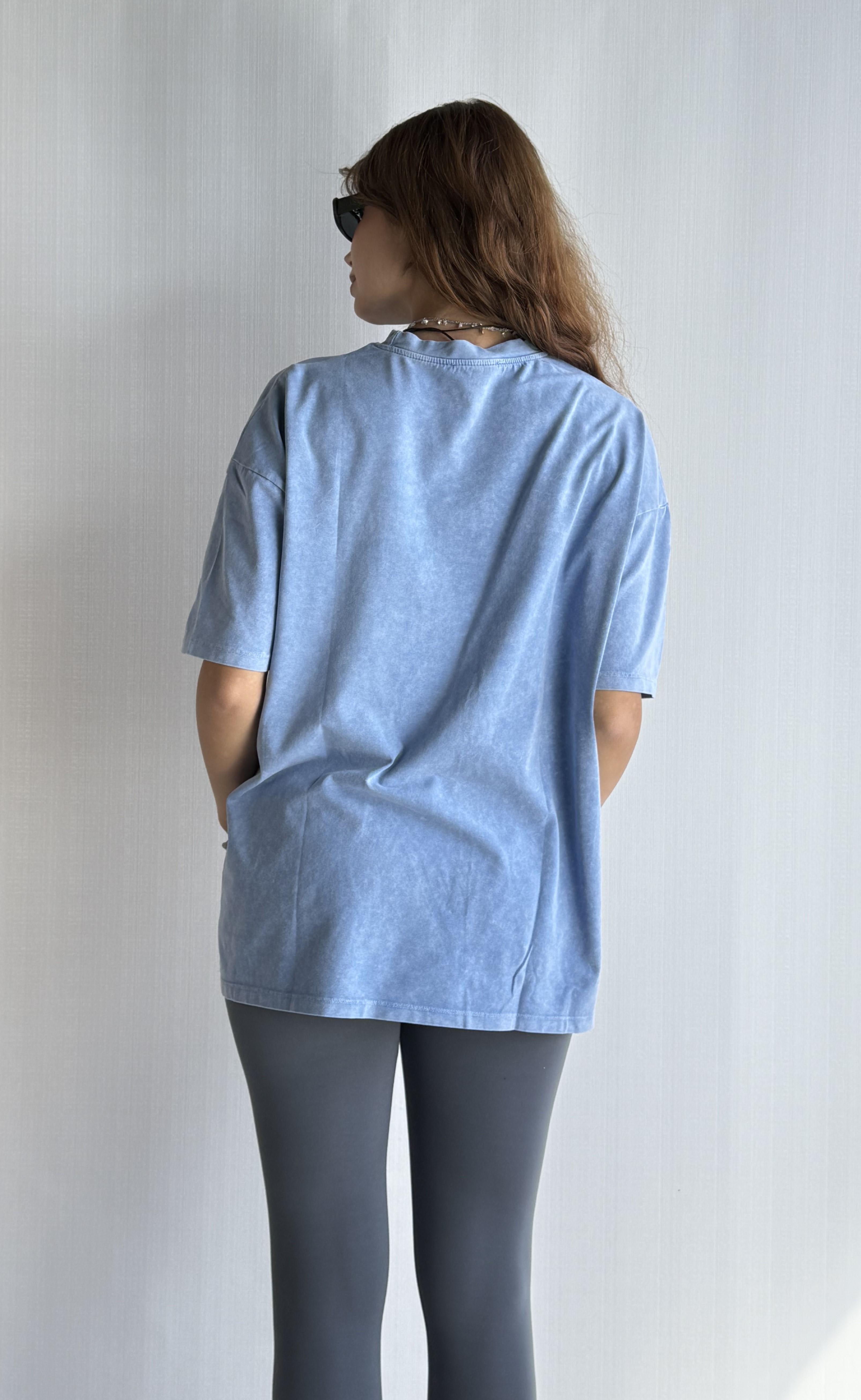 Kadın Yuvarlak Yaka Baskı Detaylı Kısa Kollu Oversize Mavi Tişört 