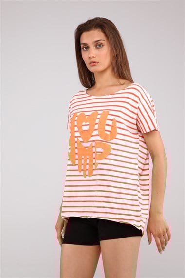 Kadın Geniş Yaka Kabartma Baskı Detaylı Çizgili Oversize Tişört 