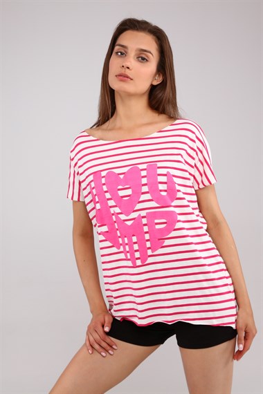 Kadın Geniş Yaka Kabartma Baskı Detaylı Çizgili Oversize Tişört 