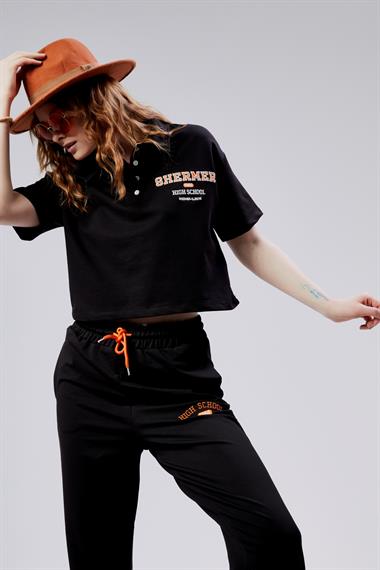 Kadın Pola Yaka Kısa Kollu Baskı Detaylı Crop Eşofman Takımı 