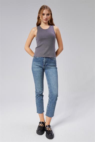 Kadın Yuvarlak Yaka Sıfır Kol Triko Bluz 