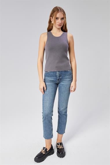 Kadın Yuvarlak Yaka Sıfır Kol Triko Bluz 