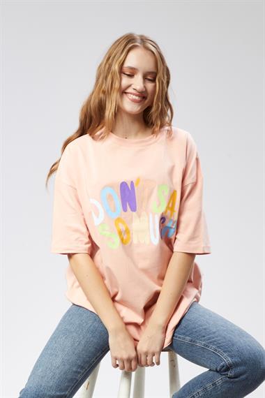 Kadın Bisiklet Yaka Baskılı Kısa Kollu Oversize Pudra Tişört 