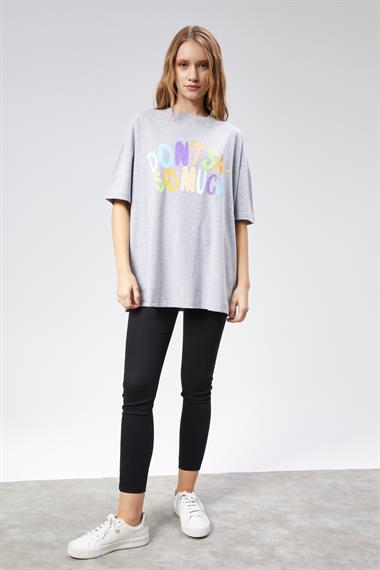 Kadın Bisiklet Yaka Baskılı Kısa Kollu Oversize Gri Tişört 