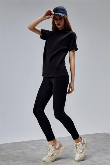 Kadın Bisiklet Yaka Kısa Kollu Siyah Tişört 