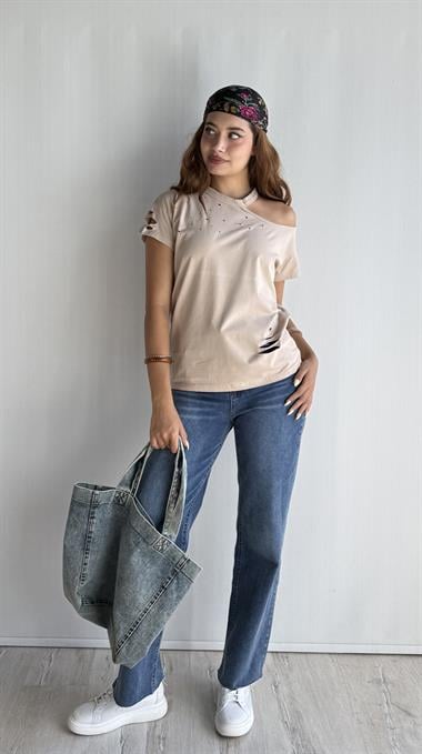 Kadın Bisiklet Yaka Omuz Dekolteli Yırtık Detaylı Basic Bej Tişört