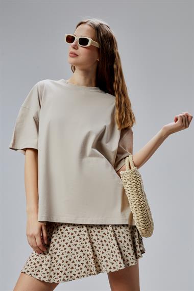 Kadın Bisiklet Yaka Pamuklu Oversize Düz Basic Bej Tişört 