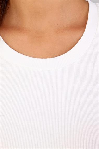 Kadın Bisiklet Yaka Vücuda Oturan Fitilli Esnek Beyaz Crop Top Tişört