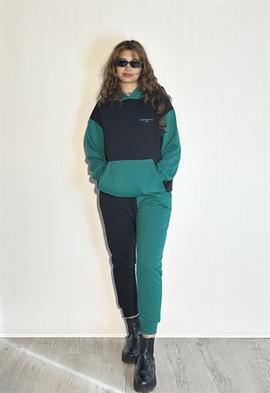 Kadın Kapüşonlu Kanguru Cepli Baskı Detaylı Uzun Kollu Oversize Bel Lastikli Siyah Eşofman Takımı