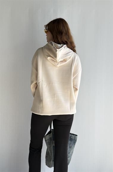 Kadın Kapüşonlu Kanguru Cepli Nakış Baskı Detaylı Uzun Kol Oversize Kutup Beyaz Sweatshirt