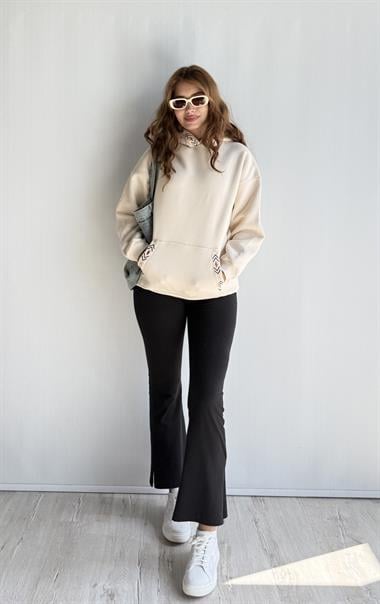 Kadın Kapüşonlu Kanguru Cepli Nakış Baskı Detaylı Uzun Kol Oversize Kutup Beyaz Sweatshirt