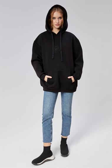 Kadın Kapüşonlu Nakış Baskı Detaylı Kanguru Cepli Uzun Kol Oversize Siyah Sweatshirt