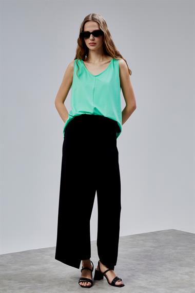 Kadın Lastikli Yüksek Belden Bağlamalı Geniş Paça Siyah Pantolon 