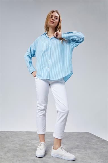 Kadın Oversize Uzun Kollu Pamuklu Mavi Çizgili Gömlek 