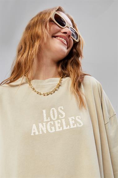 Kadın Yuvarlak Yaka Baskı Detaylı Kısa Kollu Oversize Ekru Tişört 