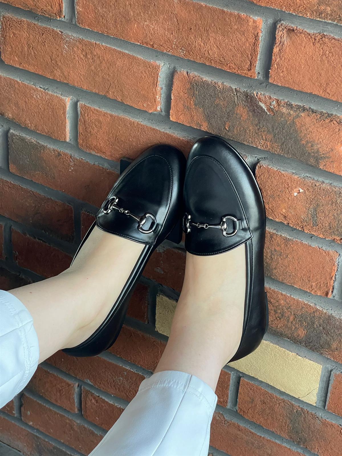 BabetFRANCİS SİYAH MARKA TOKALI KADIN BABET