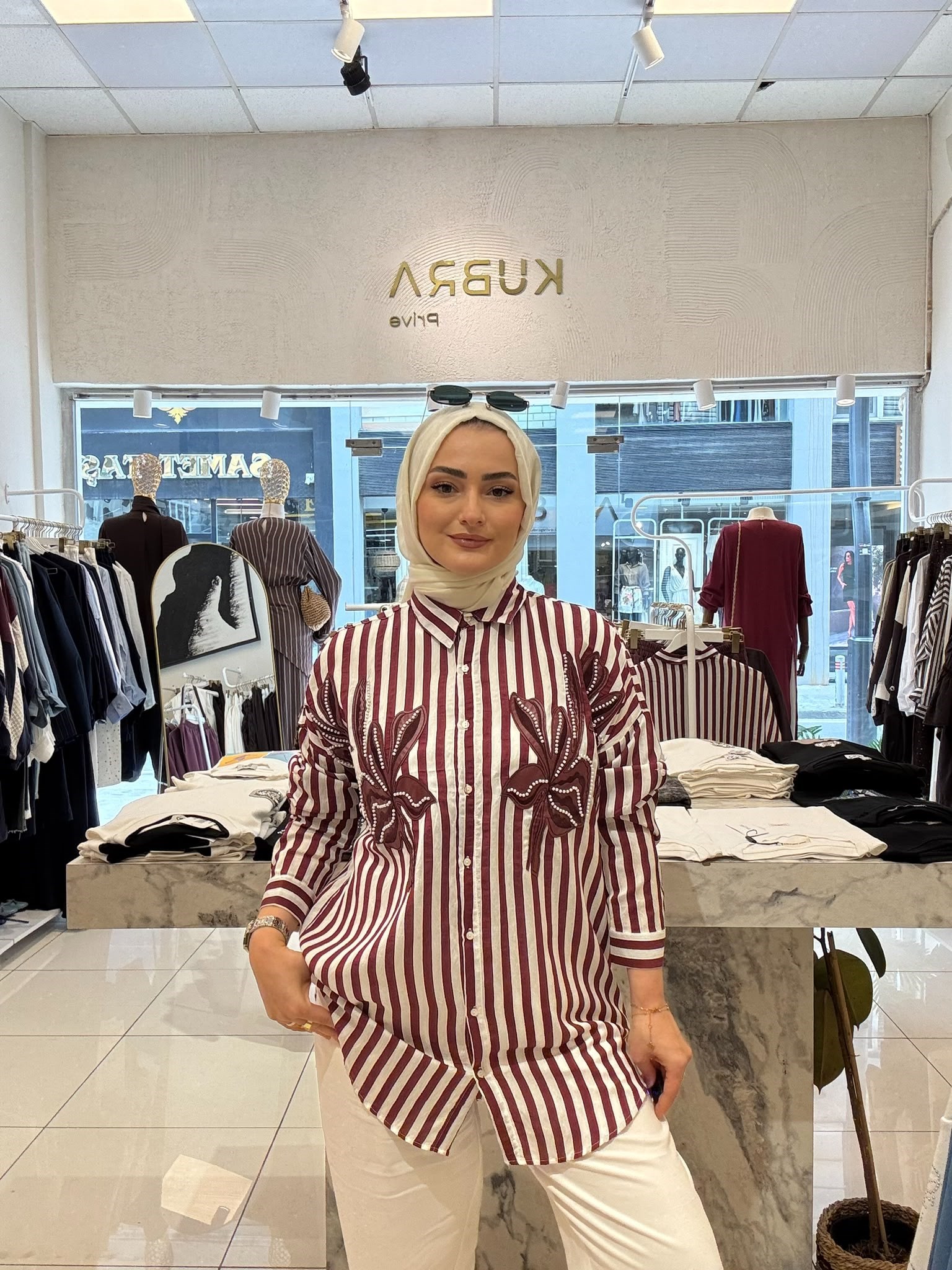 BluzÇİZGİLİ İŞLEMELİ PREMİUM GÖMLEK