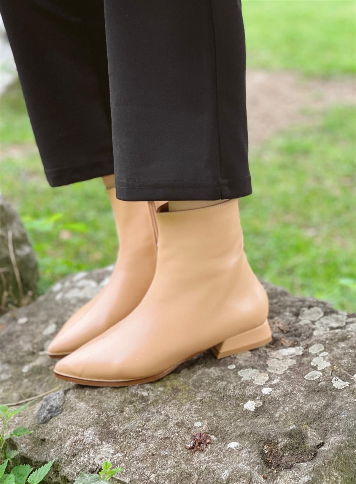 BotNONWOVENSivri Burun Düz Taban Bot 