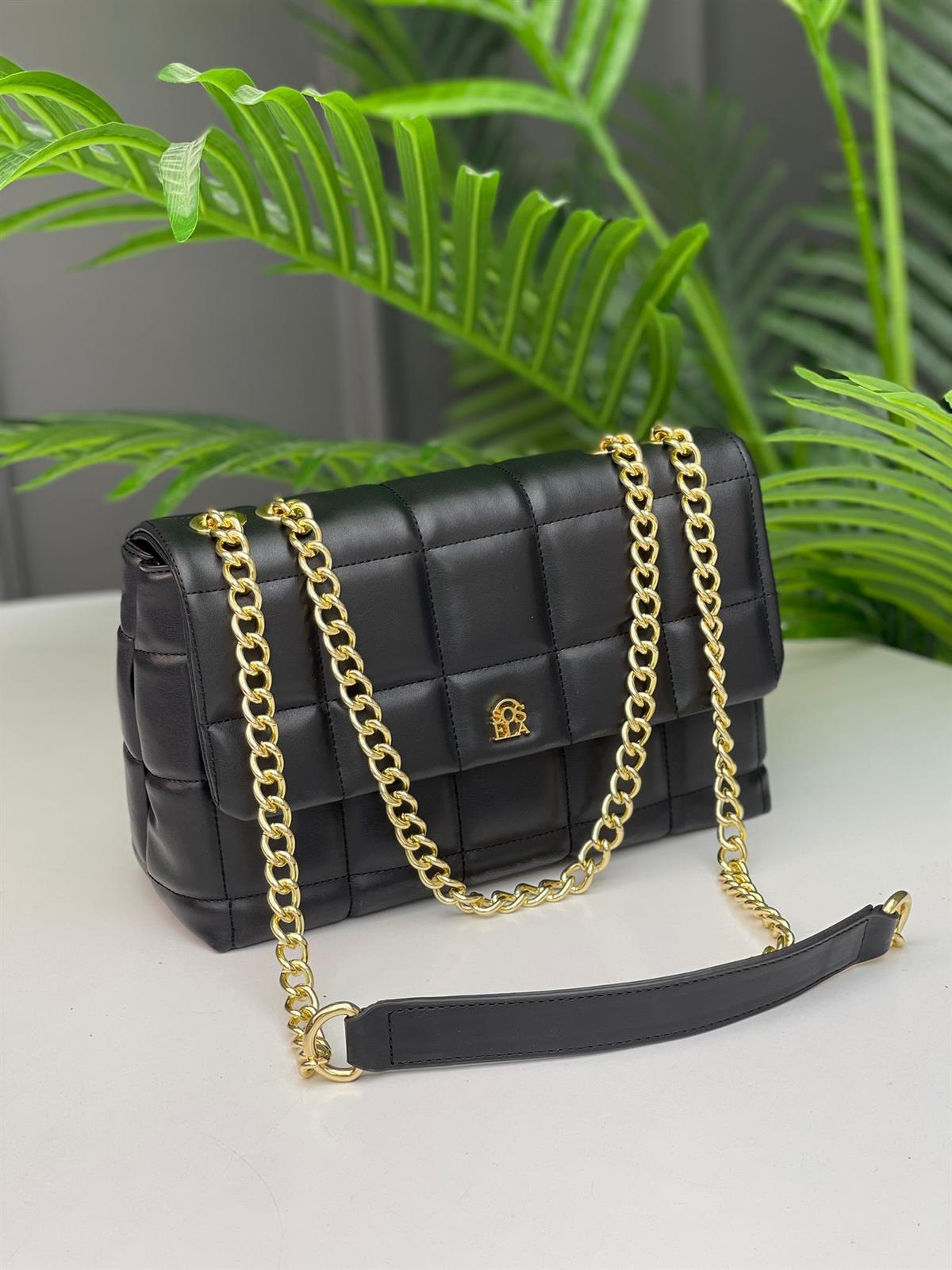 ÇANTADOLGULU SİYAH KARE DİKİŞLİ PREMİUM ZİNCİR KAPAKLI KADIN ÇANTA