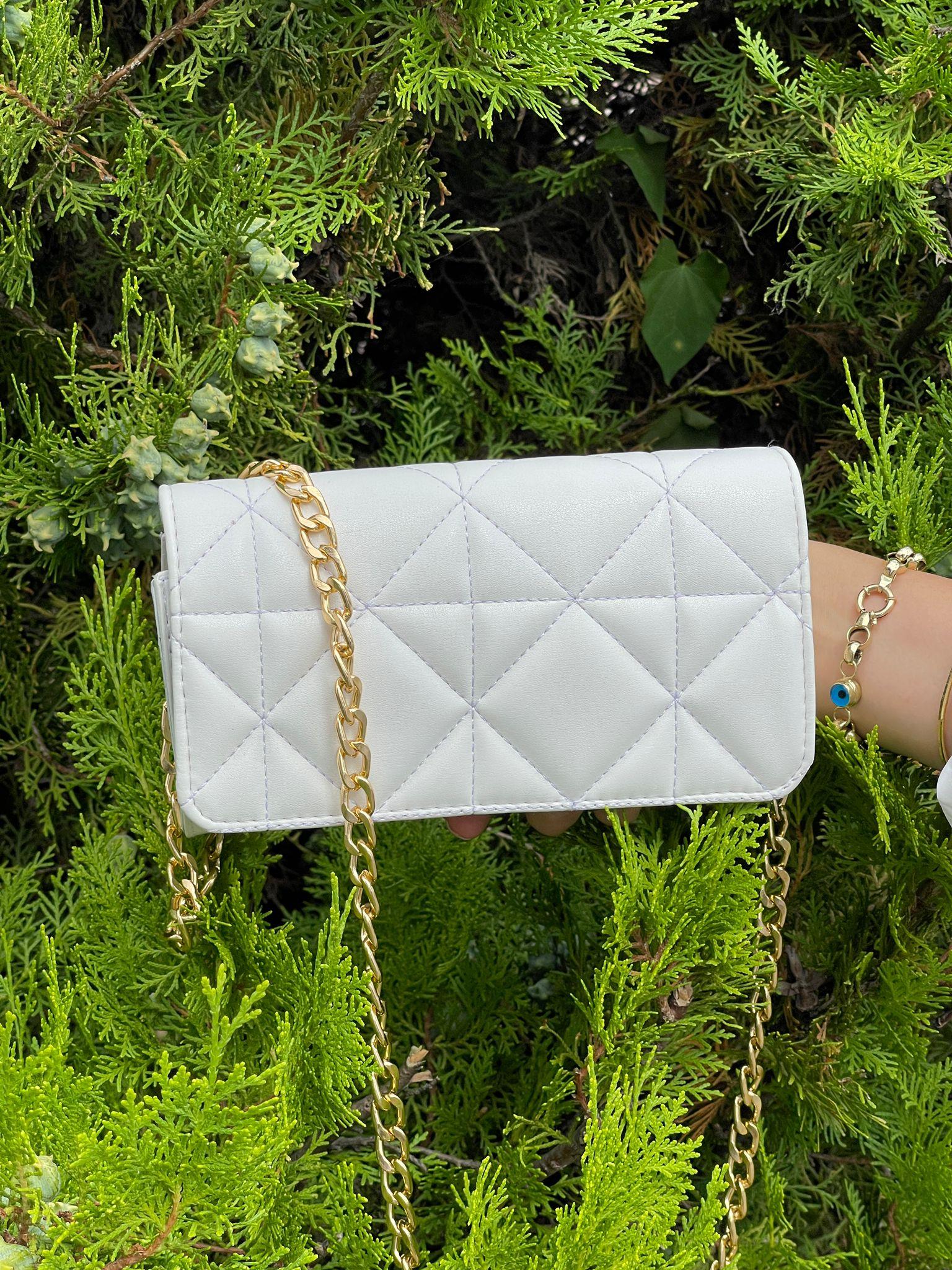 ÇANTAKABARTMALI BEYAZ ZİNCİR ASKILI KADIN ÇANTA