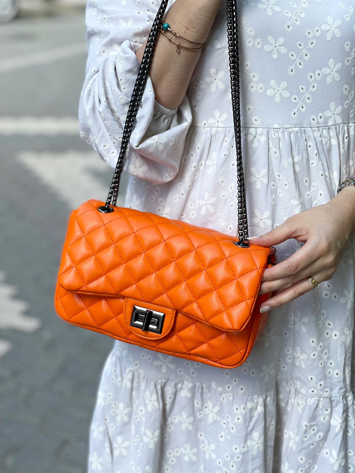 ÇANTANONWOVENKAPAKLI DİKİŞLİ ÇANTA 