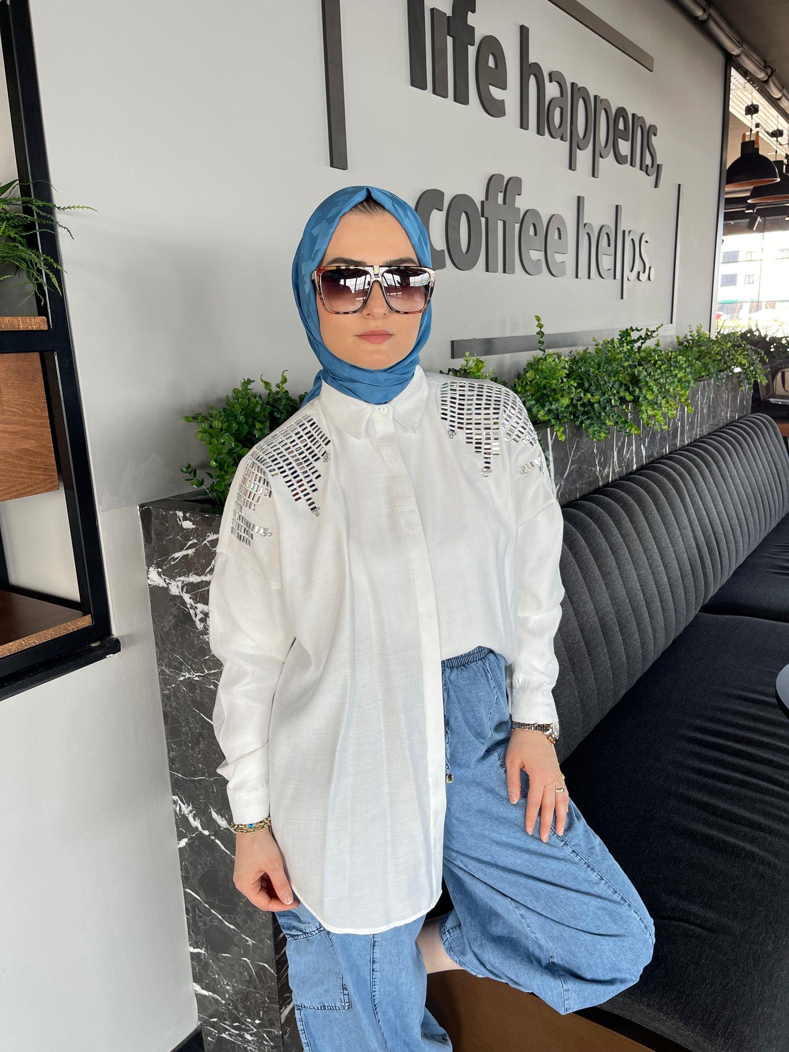 GömlekOMUZ KISMI TAŞ DETAYLI GÖMLEK 