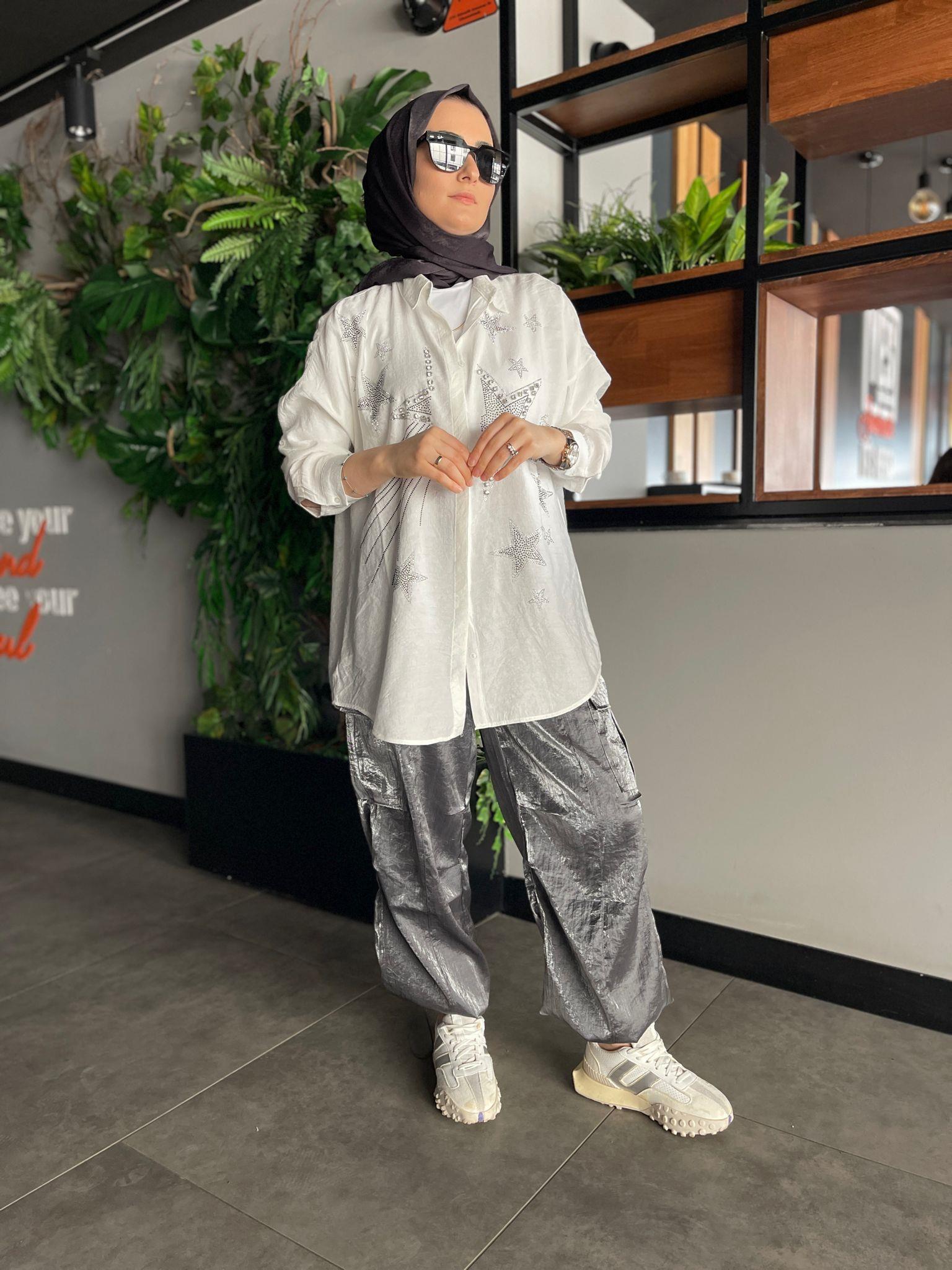 GömlekYILDIZ MODELLİ TAŞLI GÖMLEK