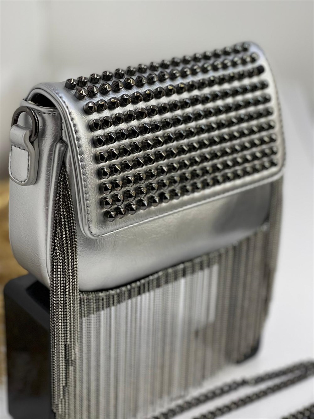 İTHAL ÇANTANONWOVENGümüş İthal Çanta Troklu Püsküllü 