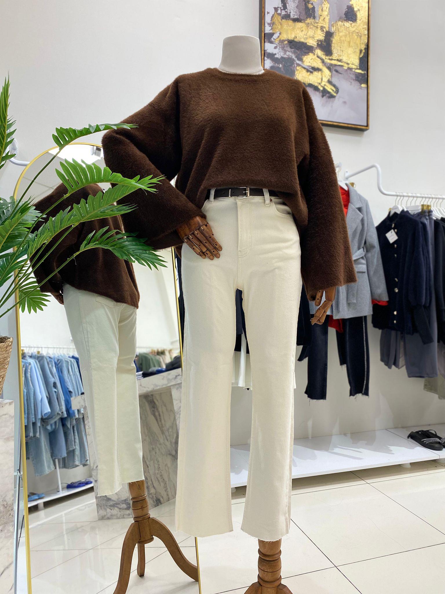 PantolonKESİK PAÇA EKRU  MOM JEAN 