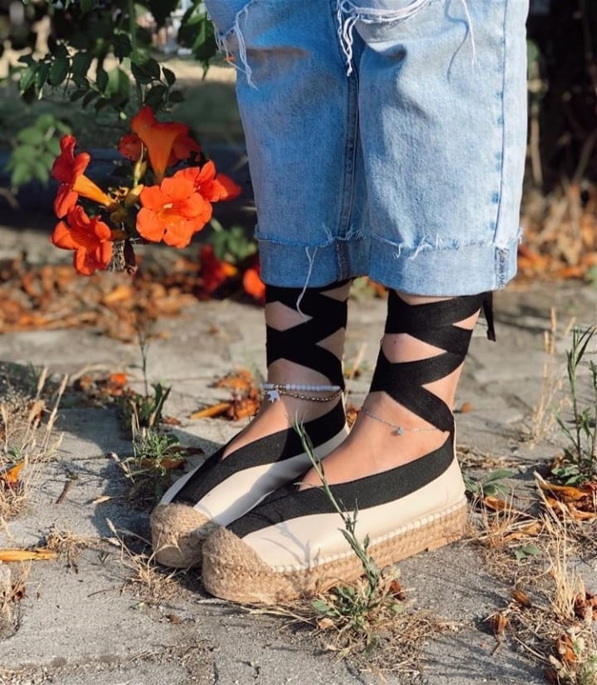 SANDALET NONWOVENHasır Taban Bağcıklı Sandalet