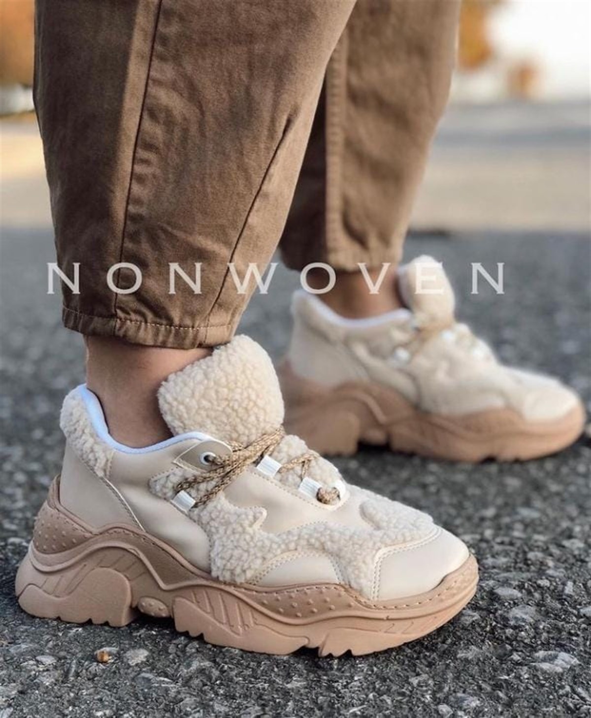 SPOR AYAKABI NONWOVENPeluş Spor Ayakkabı 