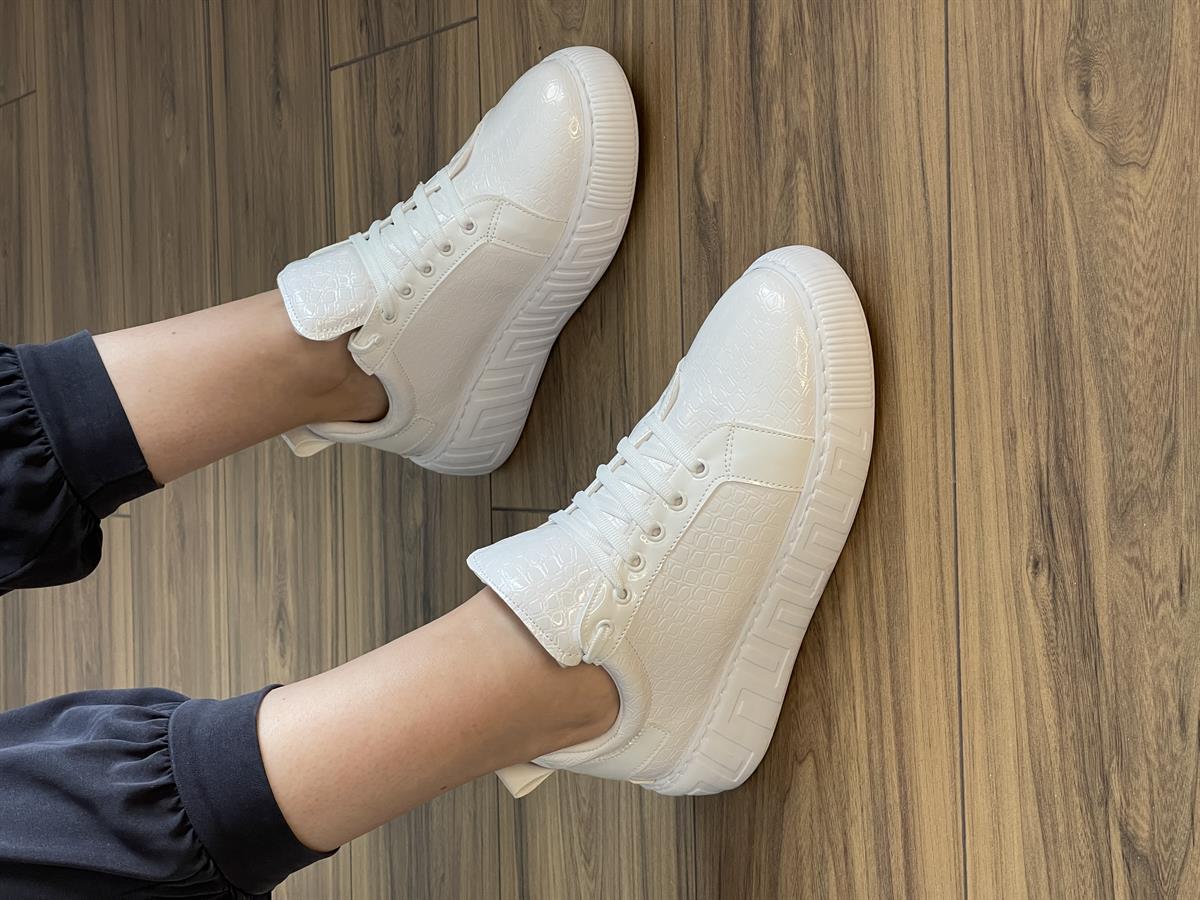 SPOR AYAKABI WATTS BEYAZ DESENLİ PARLAK DERİ 4 CM TABAN KADIN SPOR AYAKKABI